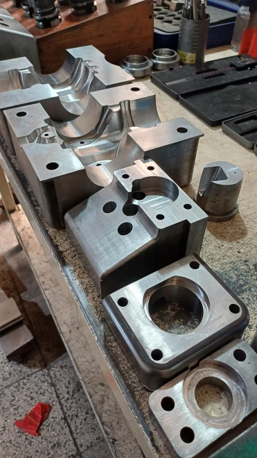 ماشین کاری cnc اینوکسا